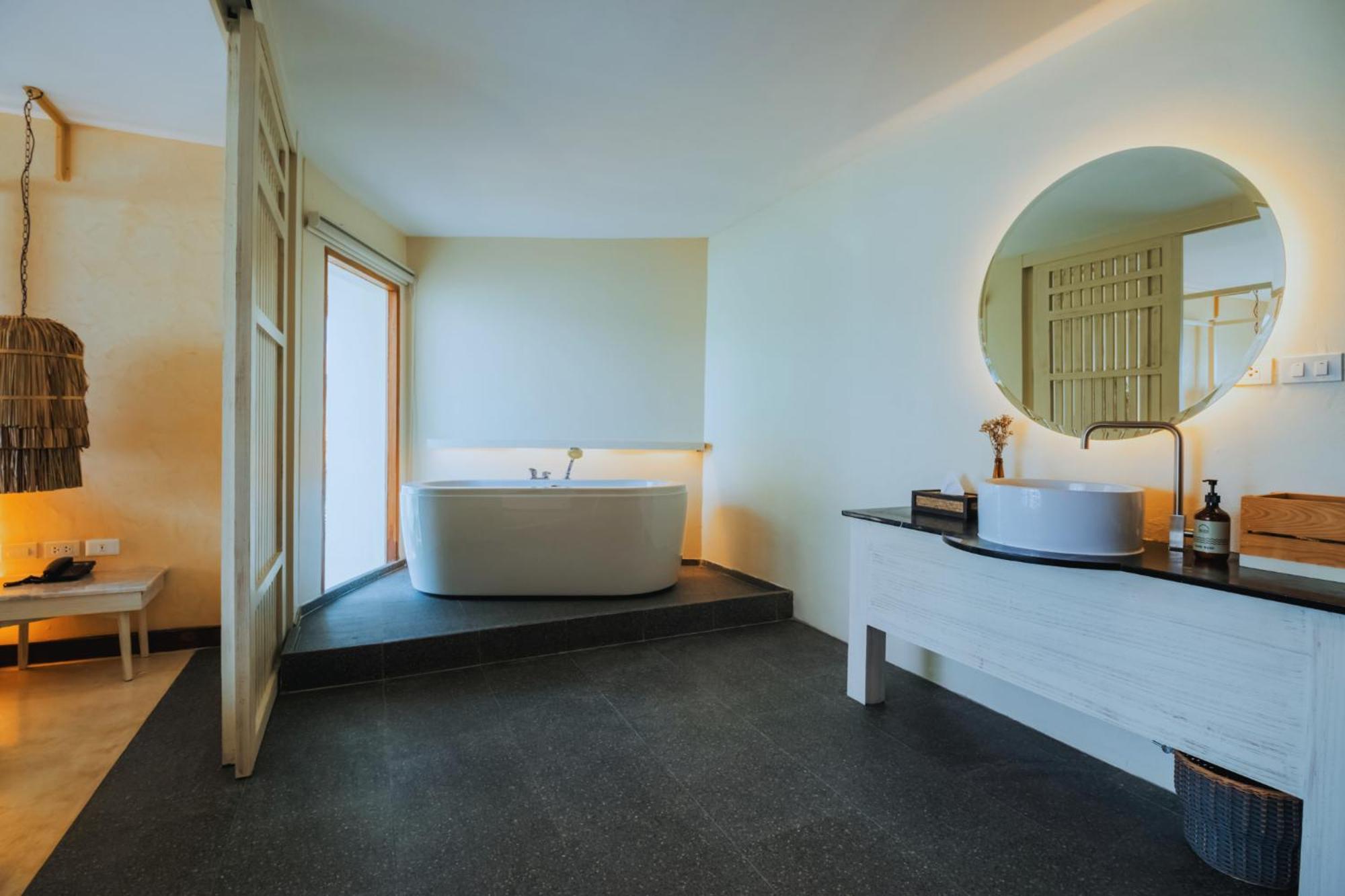 Sea Sun Bed & Beyond Hotel Плажа Банграк Екстериор снимка